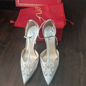 Never been worn gorgeous shoes!